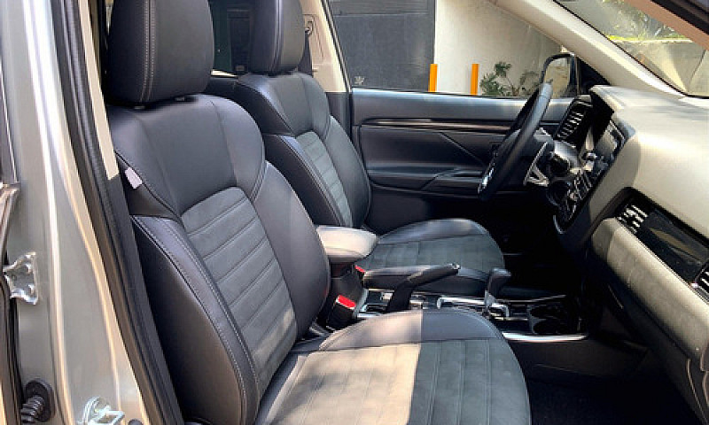 Mitsubishi Outlander...