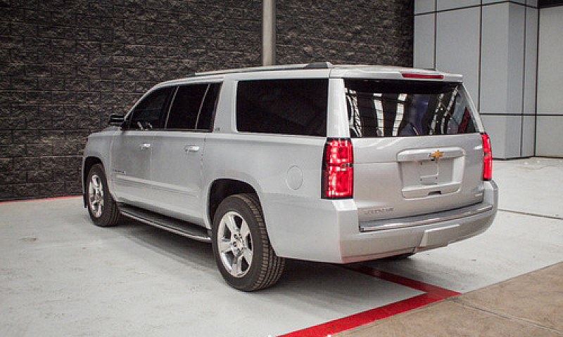 Chevrolet Suburban 2...