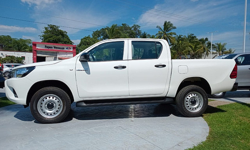 Toyota Hilux 2024...