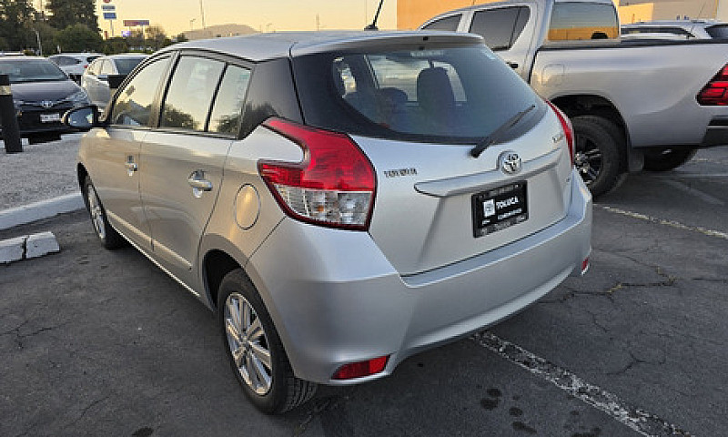 Toyota  Yaris  2017...