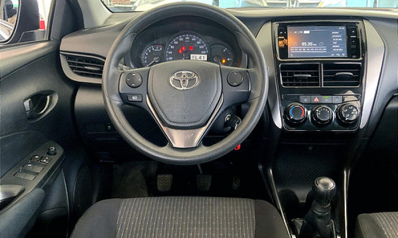 Toyota Yaris 2022...