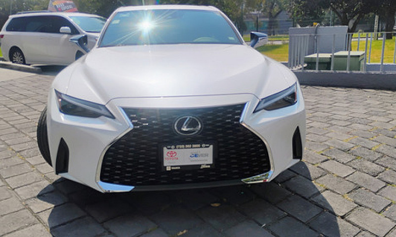 Lexus Is 2023...