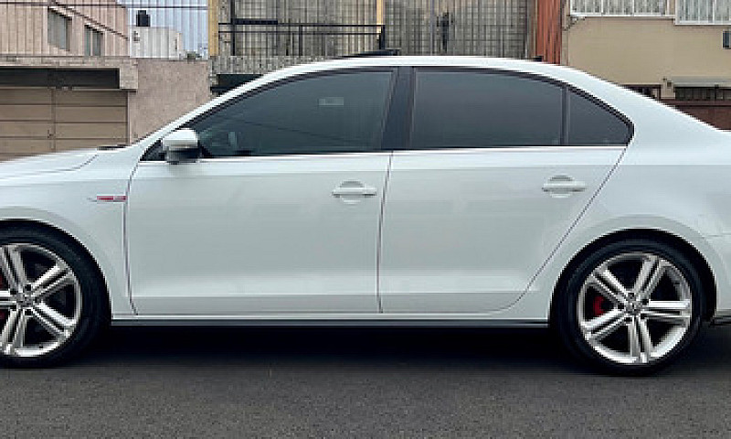 Volkswagen Jetta 2.0...