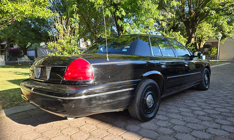 Ford Crown Victoria ...