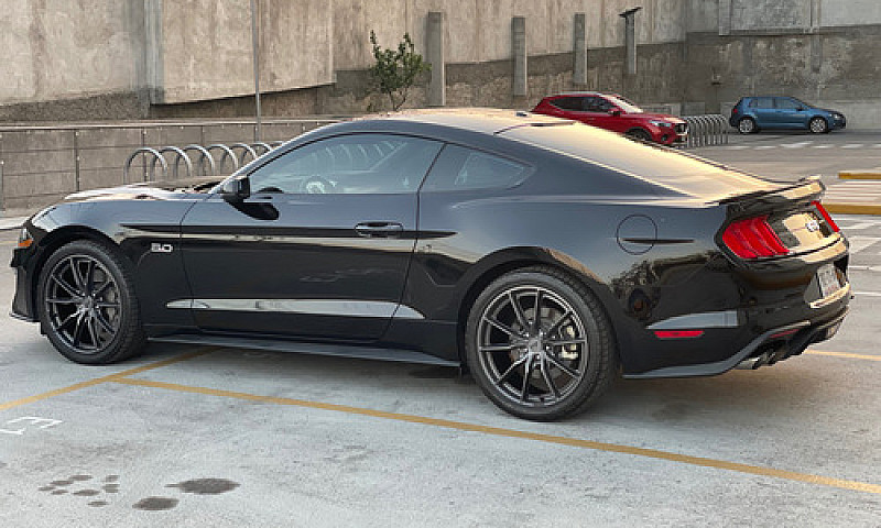 Ford Mustang 5.0L Gt...