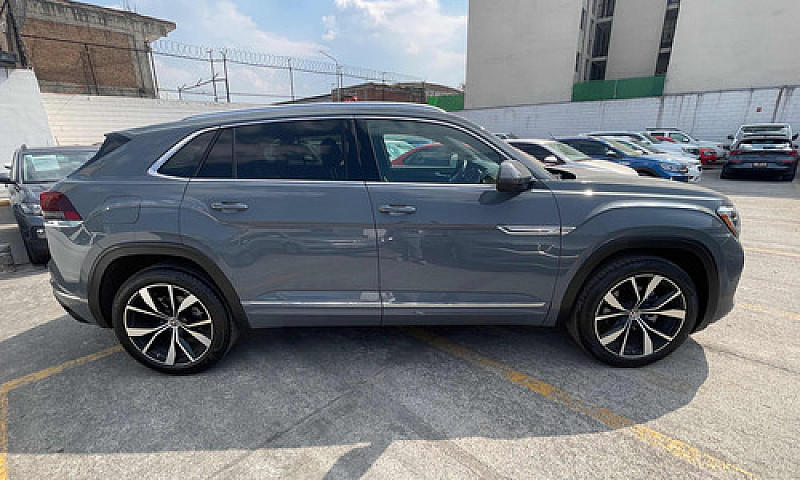 Volkswagen Cross Spo...