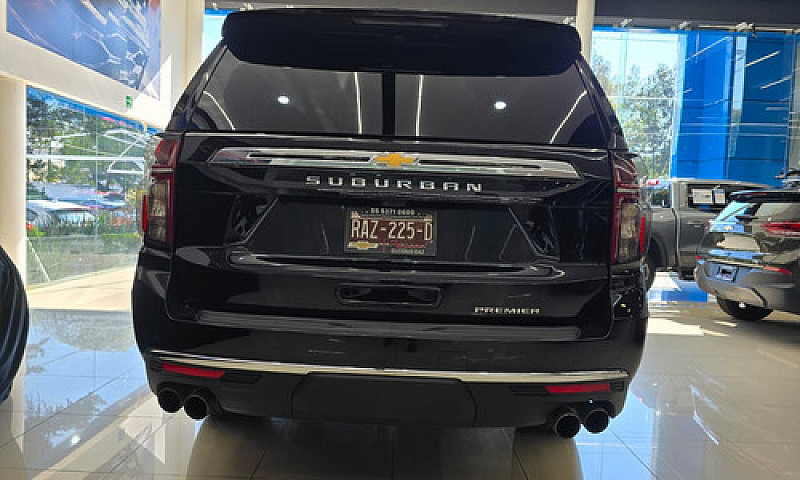 Chevrolet Suburban 2...
