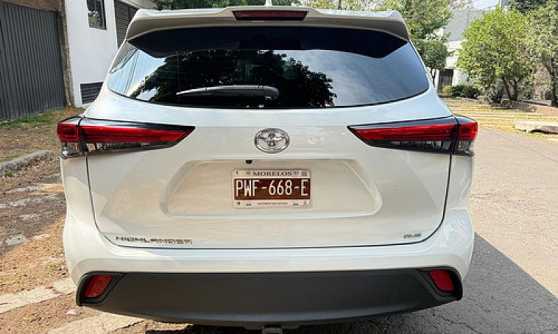 Toyota Highlander 3....