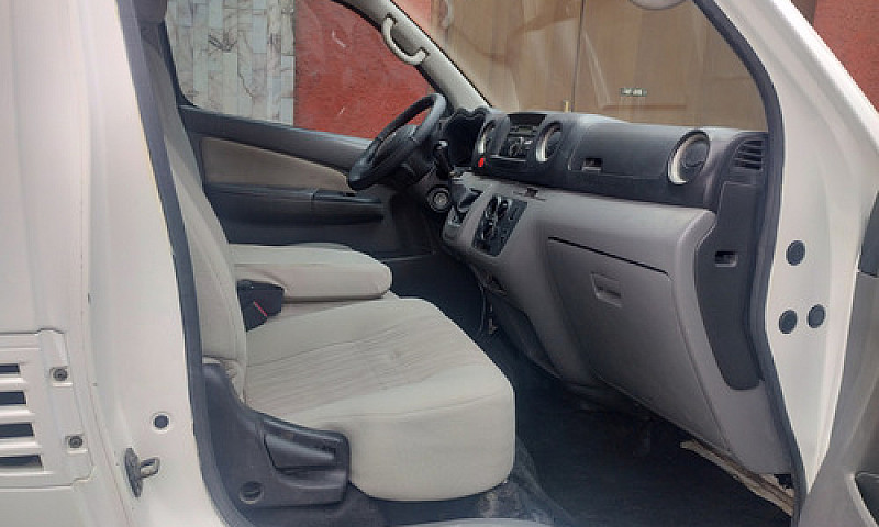 Nissan Urvan 2.5 12 ...