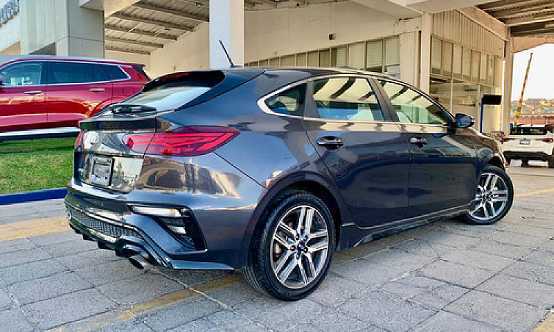 Kia Forte Hb 2020...