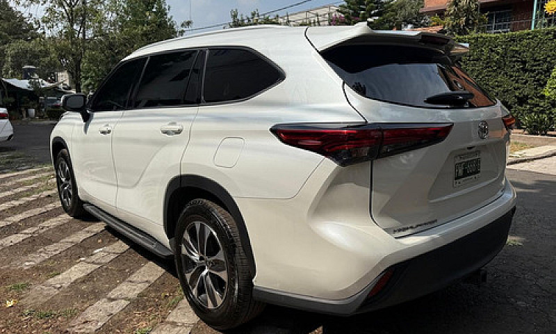 Toyota Highlander 3....