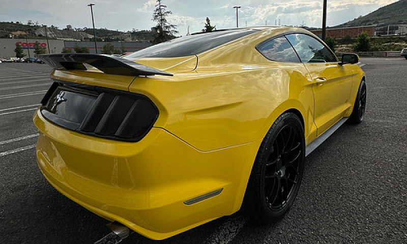 Ford Mustang 3.8 Cou...