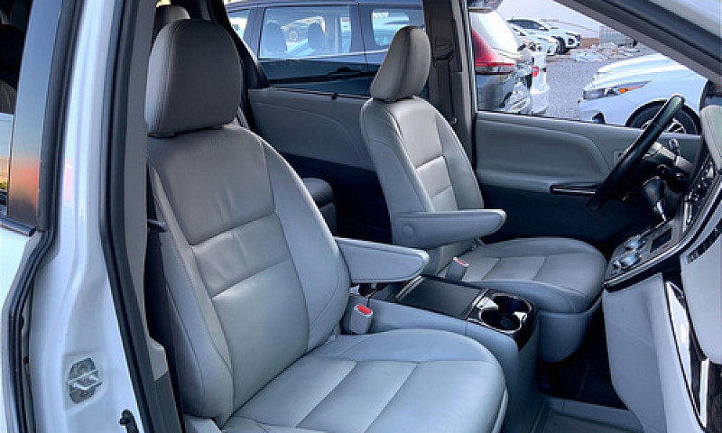 Toyota Sienna 2019...