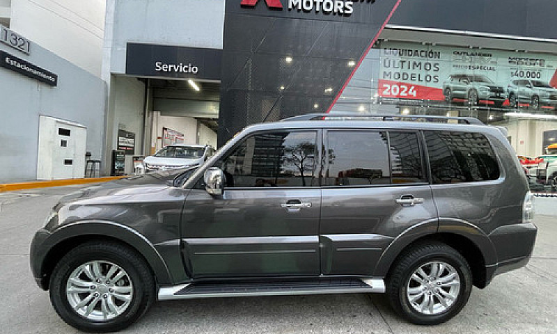Mitsubishi Montero 2...