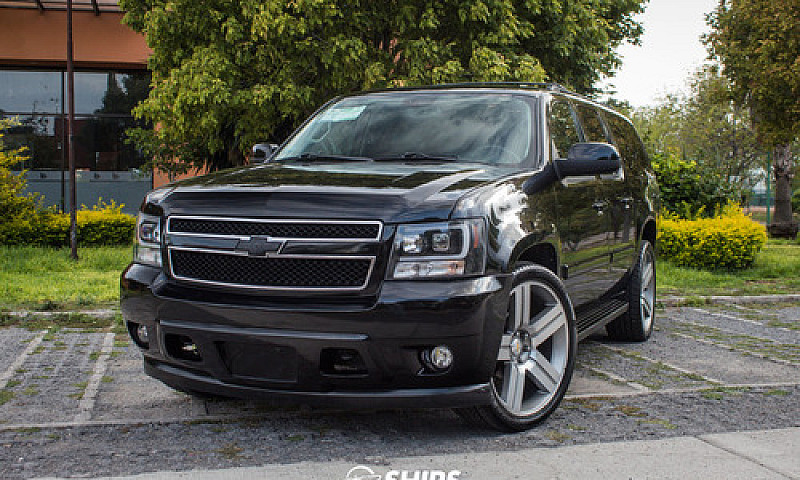 Chevrolet Suburban 2...