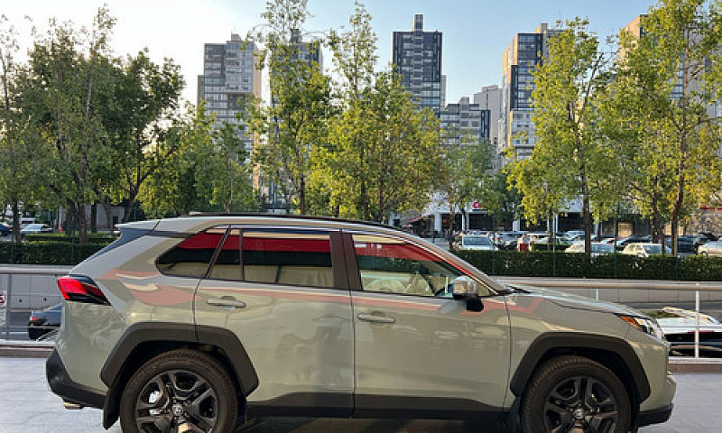 Toyota  Rav4  2023...