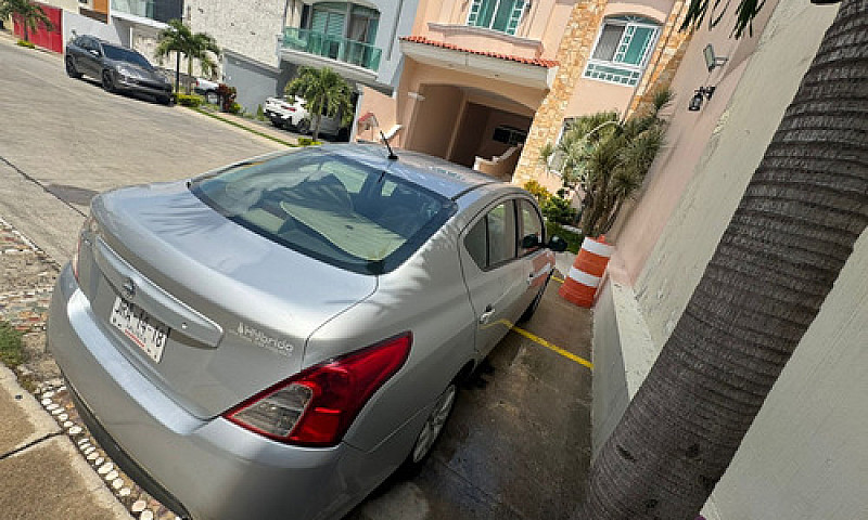 Nissan Versa 1.6 Sen...