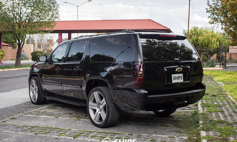 Chevrolet Suburban 2...
