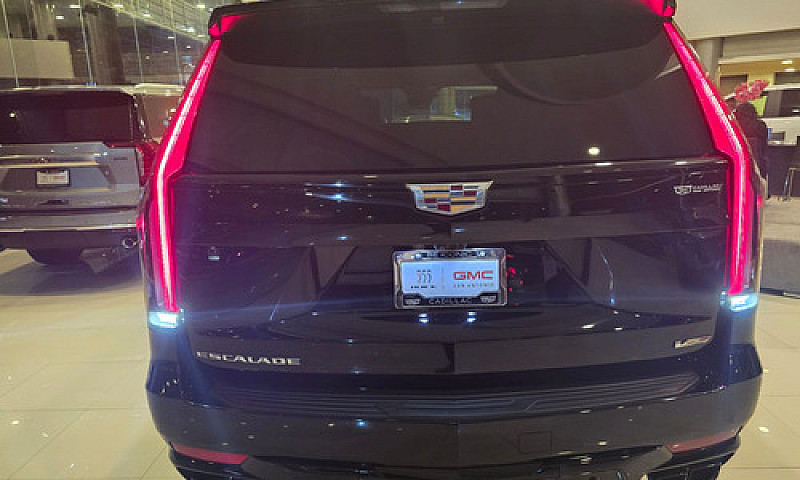 Cadillac Escalade-V ...