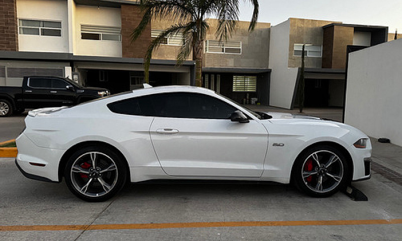 Ford Mustang 5.0L Gt...
