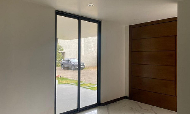 Casa En Venta En Zon...