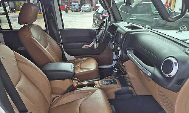 Jeep Wrangler 3.7 Un...