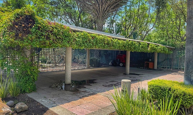 Residencia De Ensueñ...