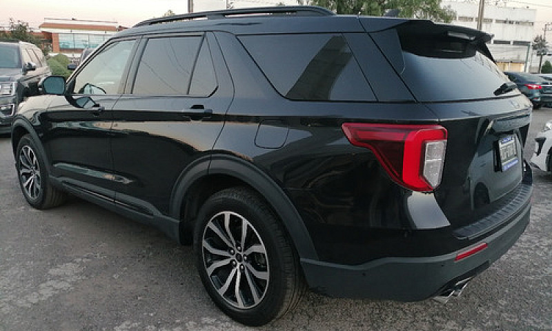 Ford Explorer 2023...