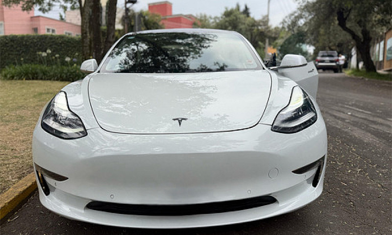 Tesla Model 3 Standa...