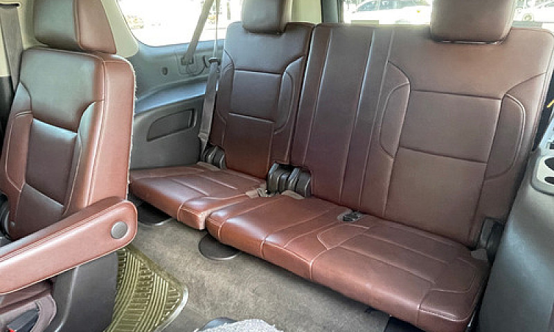 Chevrolet Suburban 5...