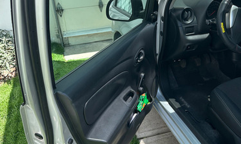 Nissan Versa 1.6 Dri...