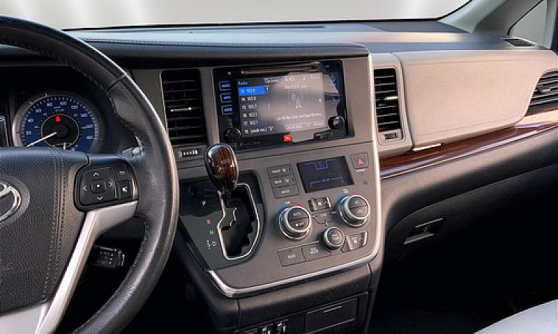 Toyota Sienna 2017...
