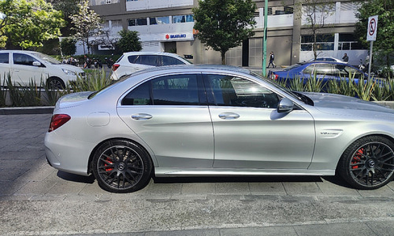 Mercedes-Benz  Clase...
