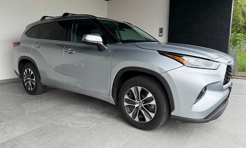 Toyota Highlander 3....