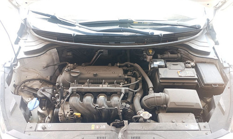 Kia Rio 1.6 L Sedan ...