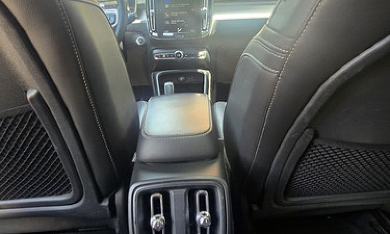 Volvo Xc40 T5 Moment...