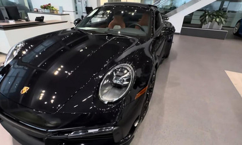 Porsche 911 Turbo S...