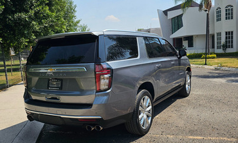 Chevrolet Suburban 6...