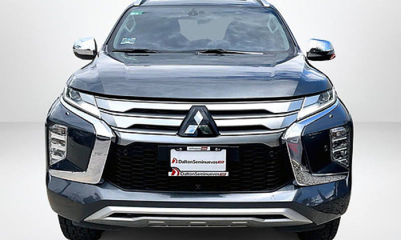 Mitsubishi Montero 2...
