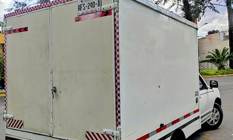 Nissan Np300 2.5 Tdi...