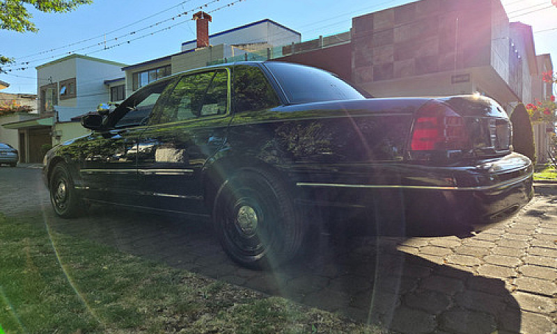 Ford Crown Victoria ...