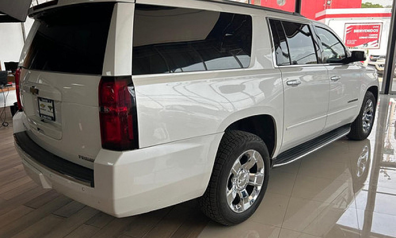 Chevrolet Suburban 2...