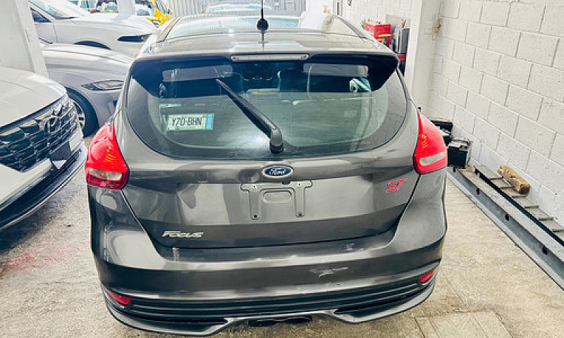 Ford Focus 2.0 St Mt...