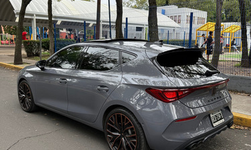 Cupra Leon 300Hp...