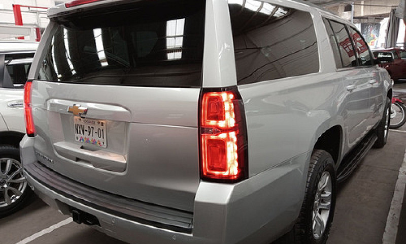 Chevrolet Suburban 2...