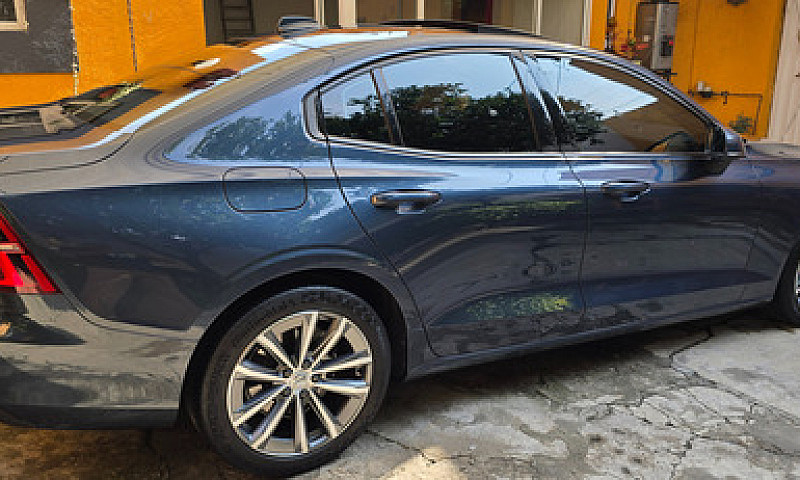 Volvo S60 2.0 T5 Mom...