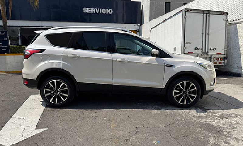 Ford Escape 2018...
