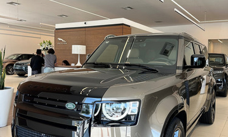 Land Rover Defender ...