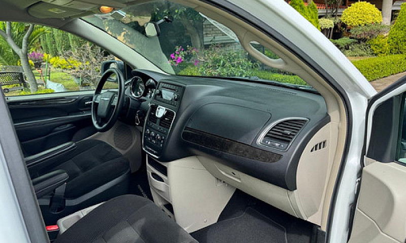Chrysler Town & Coun...