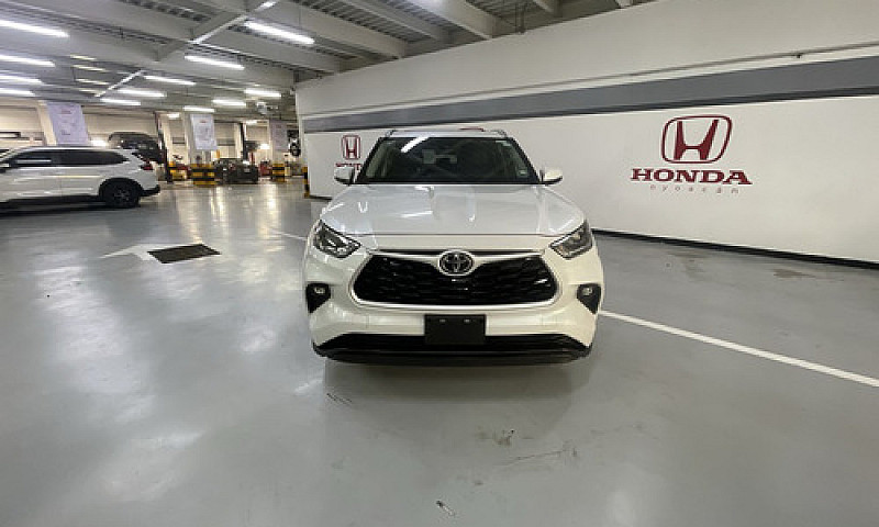 Toyota Highlander 3....